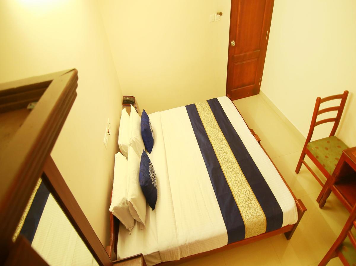 Oyo 4824 Hotel Star Коччи Экстерьер фото